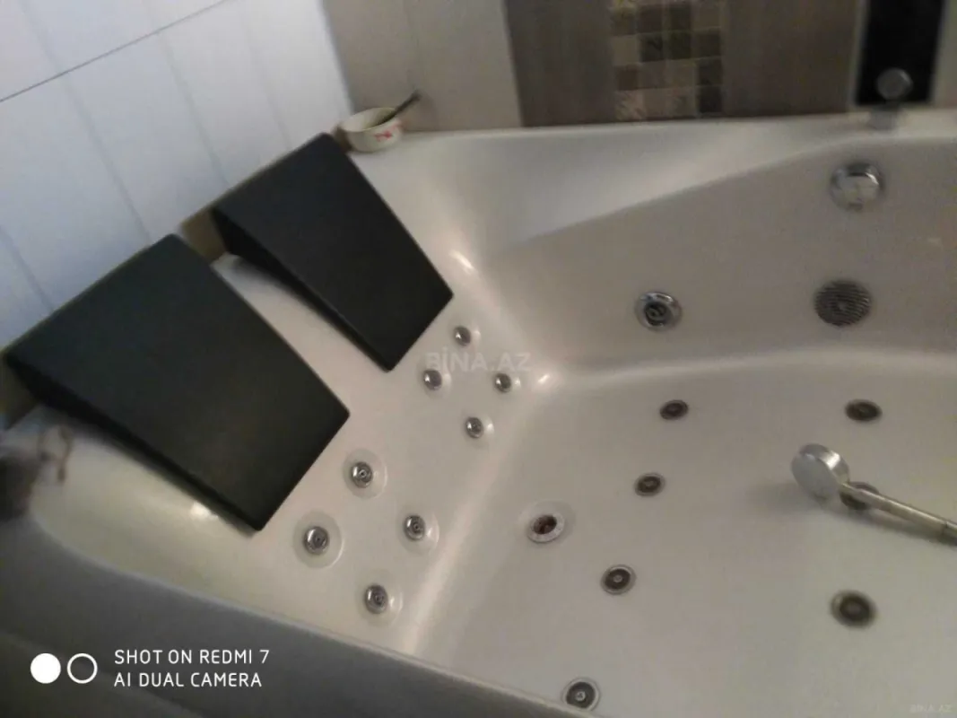 Satılır 7 otaqlı həyət evi 282 m²