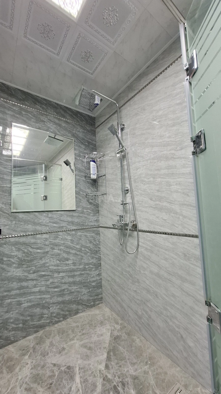 Satılır 4 otaqlı mənzil 146 m²