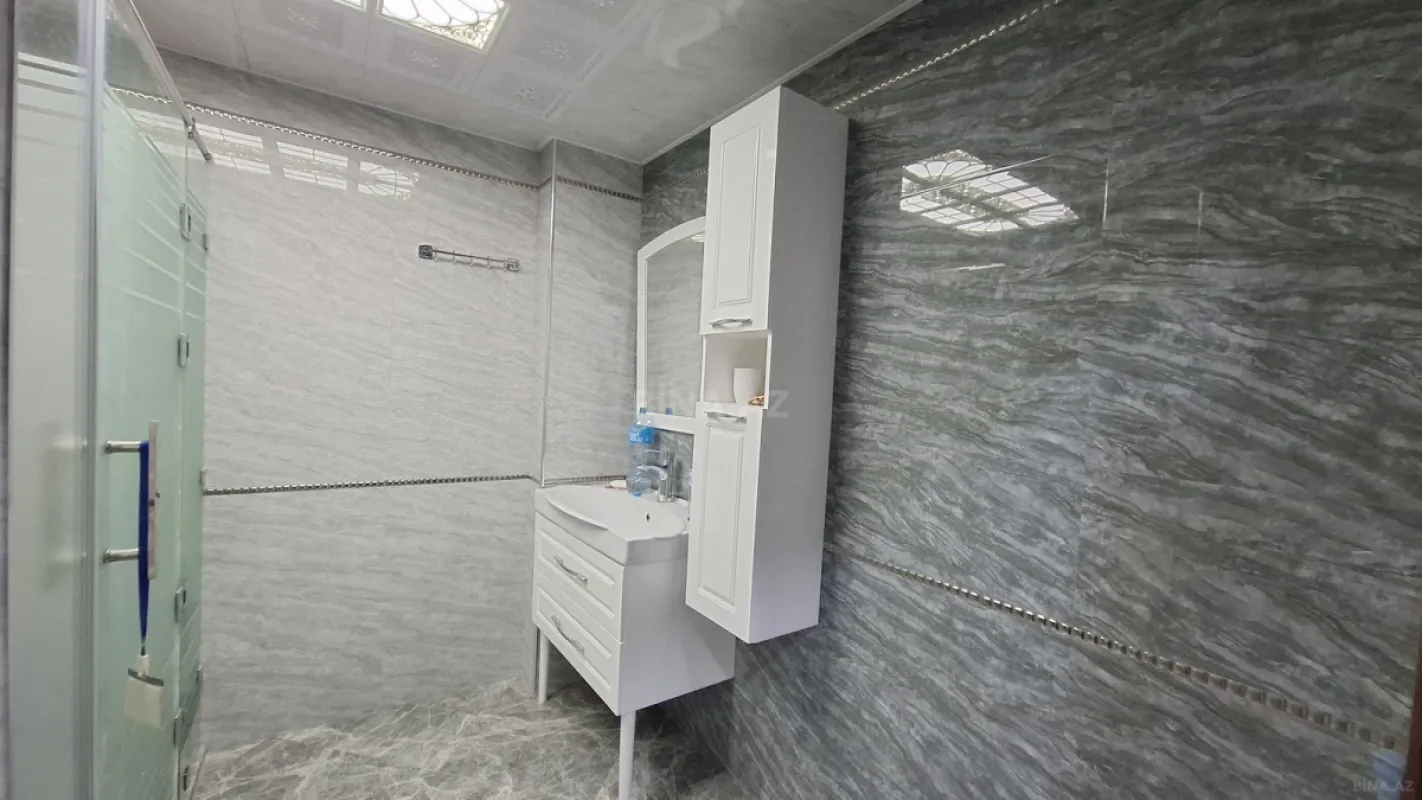 Satılır 4 otaqlı mənzil 146 m²