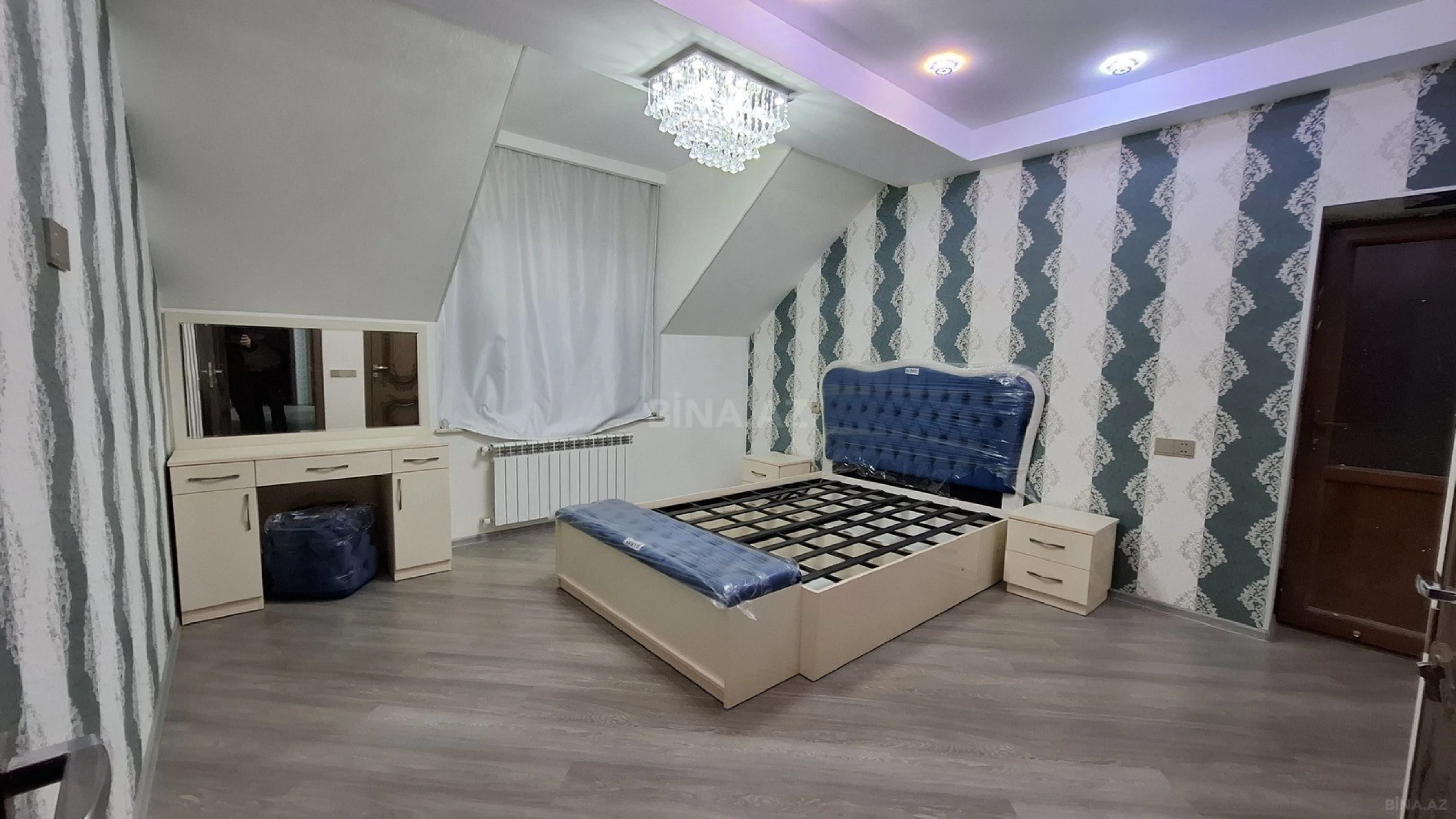 Satılır 4 otaqlı mənzil 146 m²