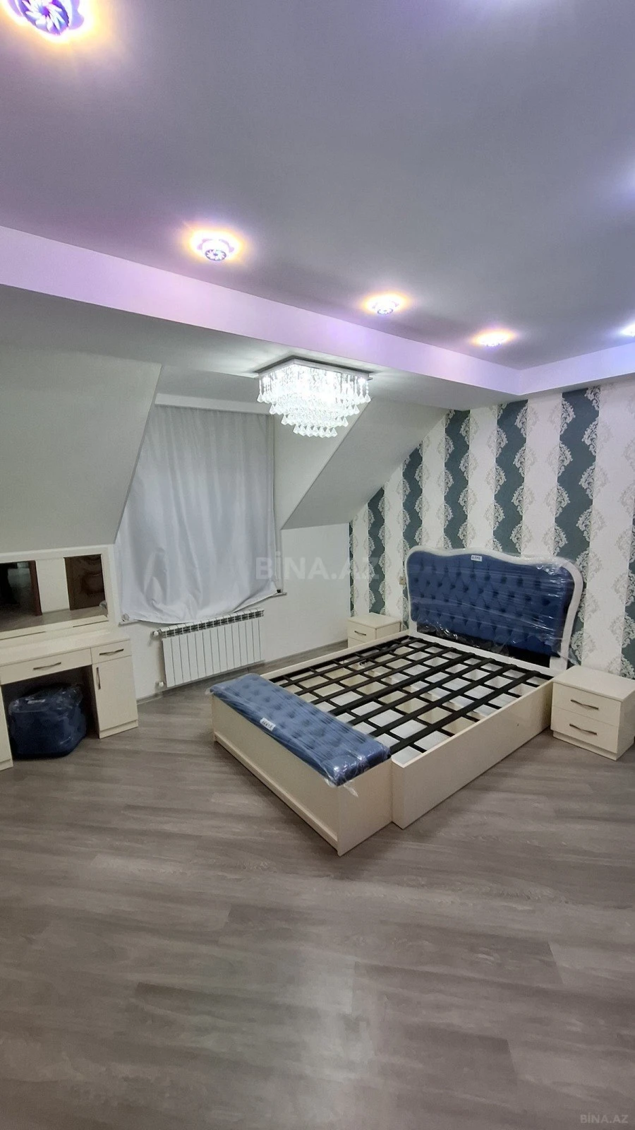 Satılır 4 otaqlı mənzil 146 m²
