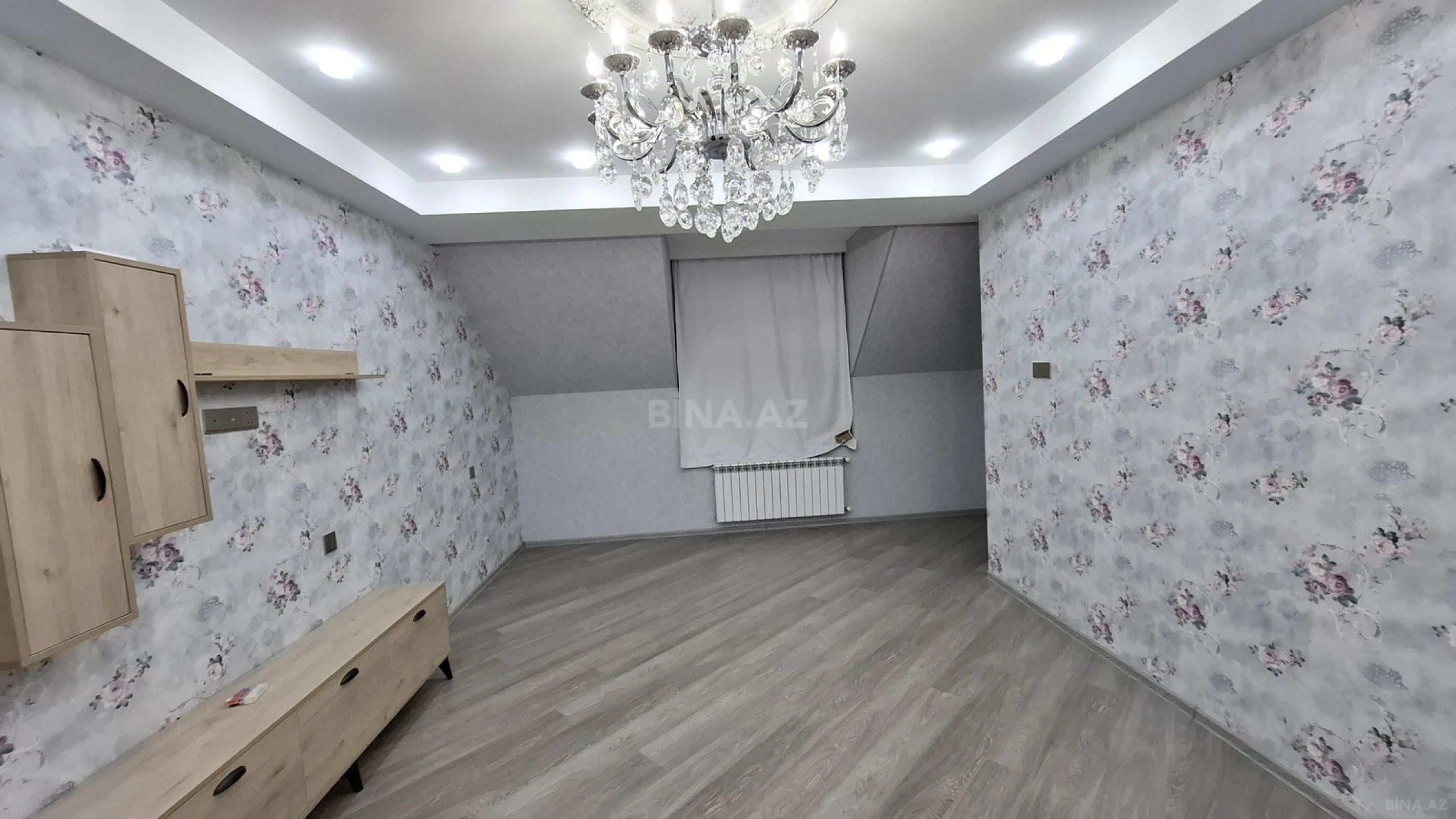 Satılır 4 otaqlı mənzil 146 m²