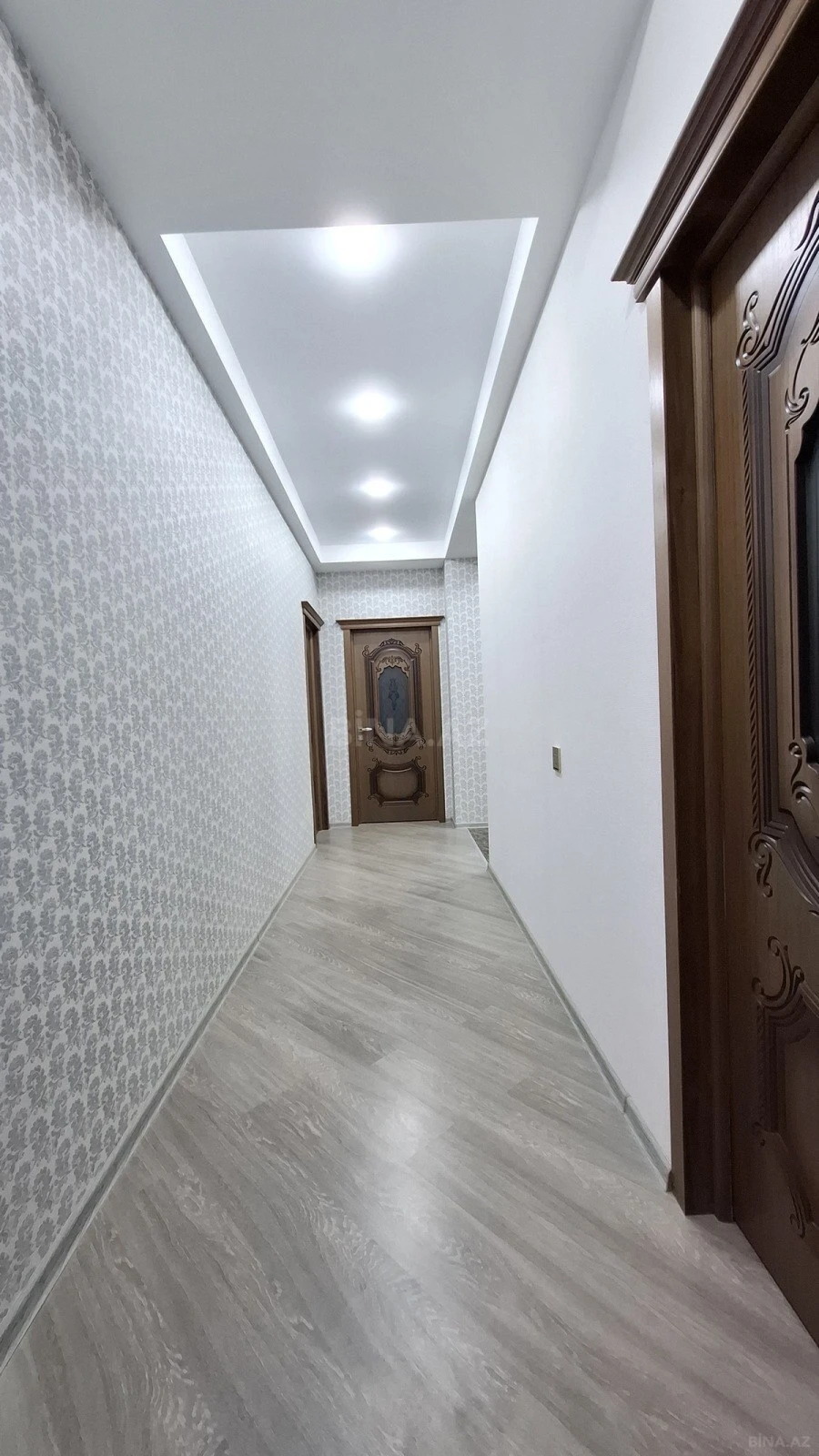 Satılır 4 otaqlı mənzil 146 m²
