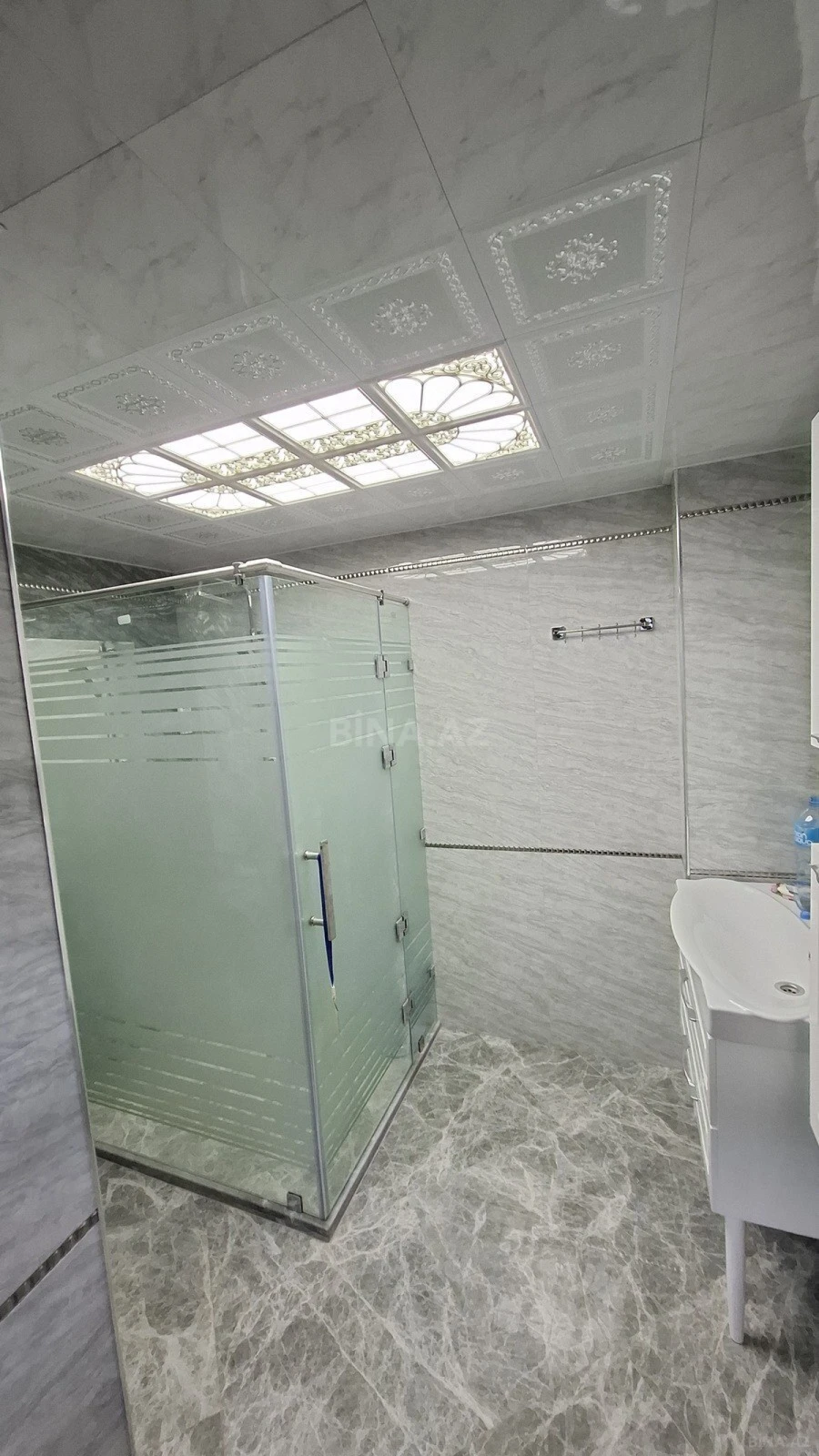 Satılır 4 otaqlı mənzil 146 m²