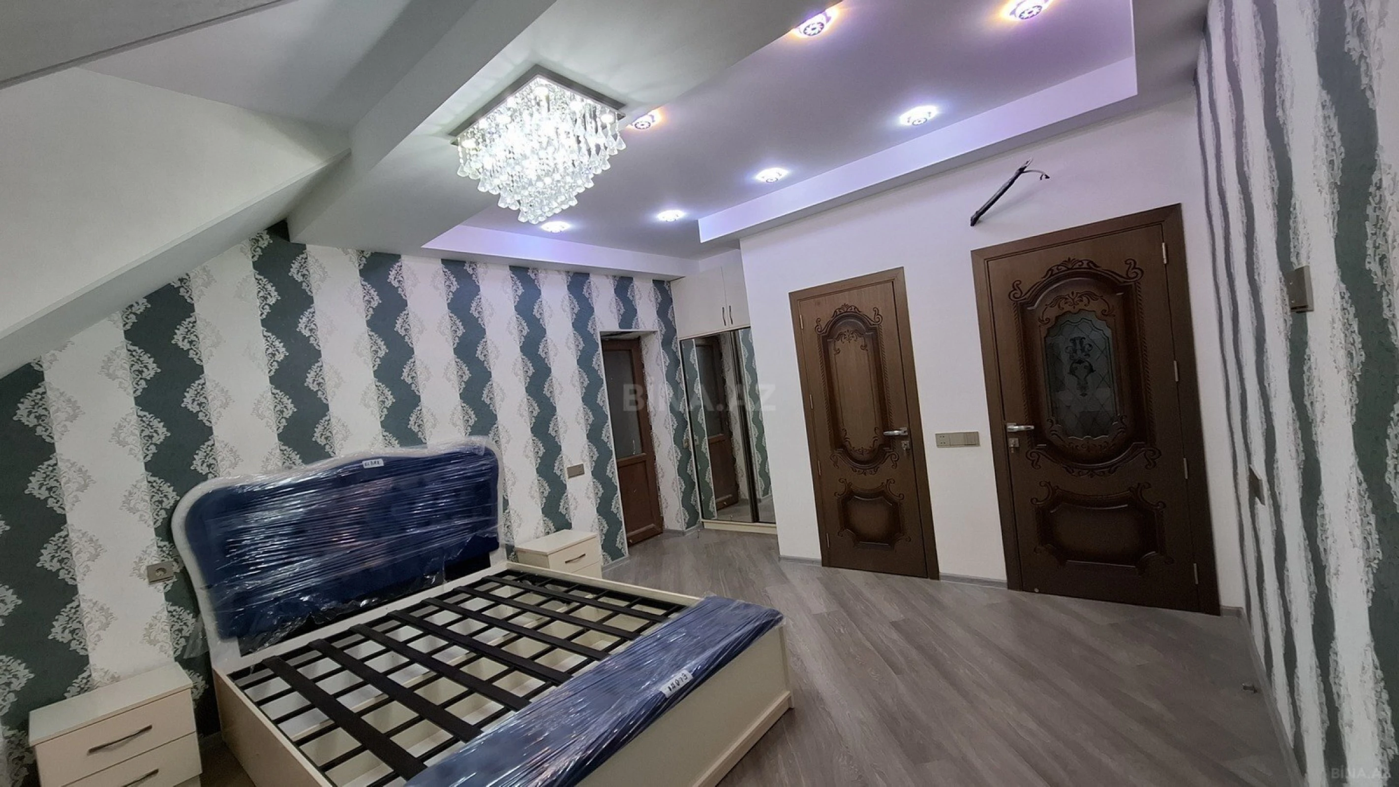 Satılır 4 otaqlı mənzil 146 m²