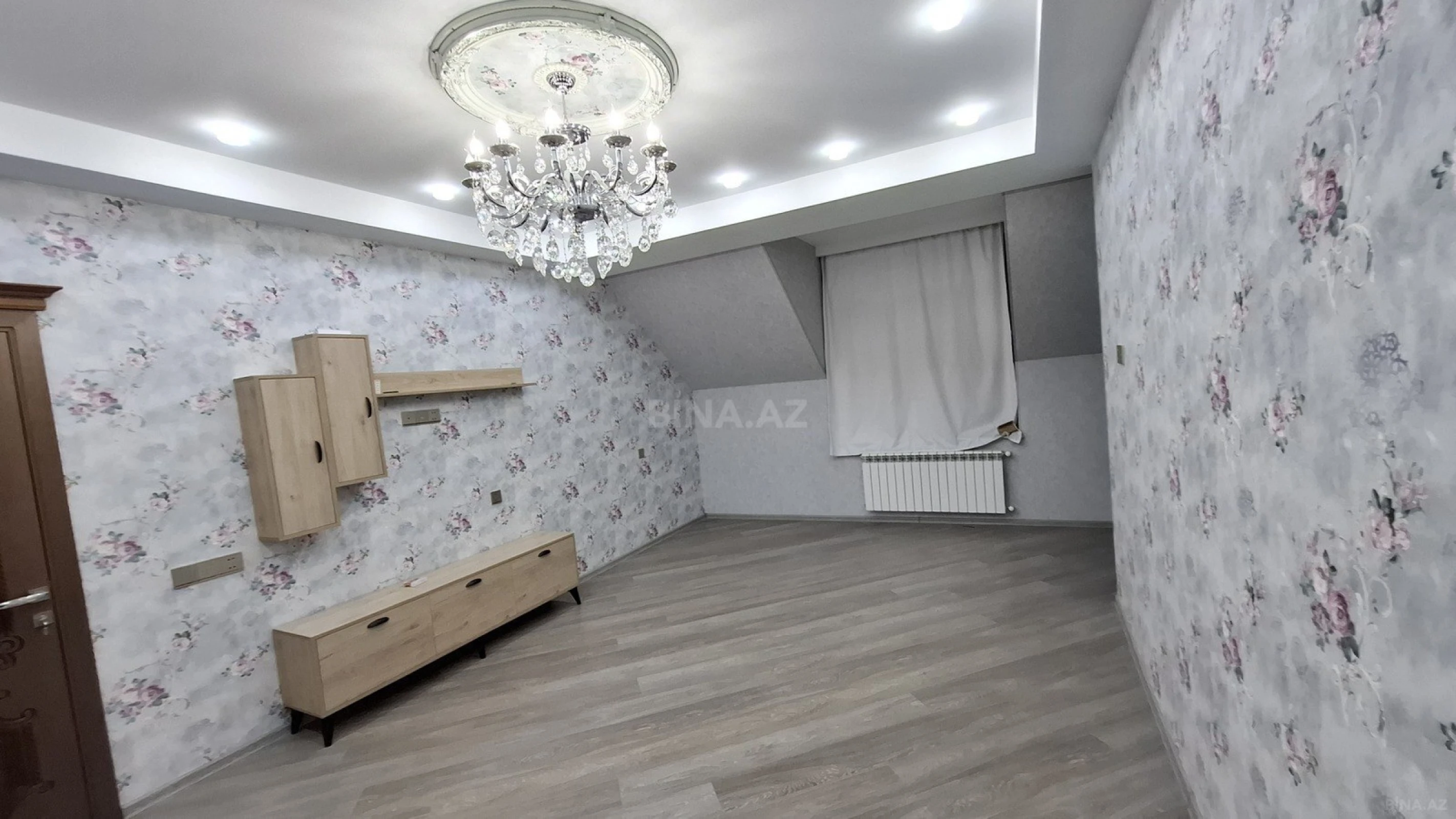 Satılır 4 otaqlı mənzil 146 m²
