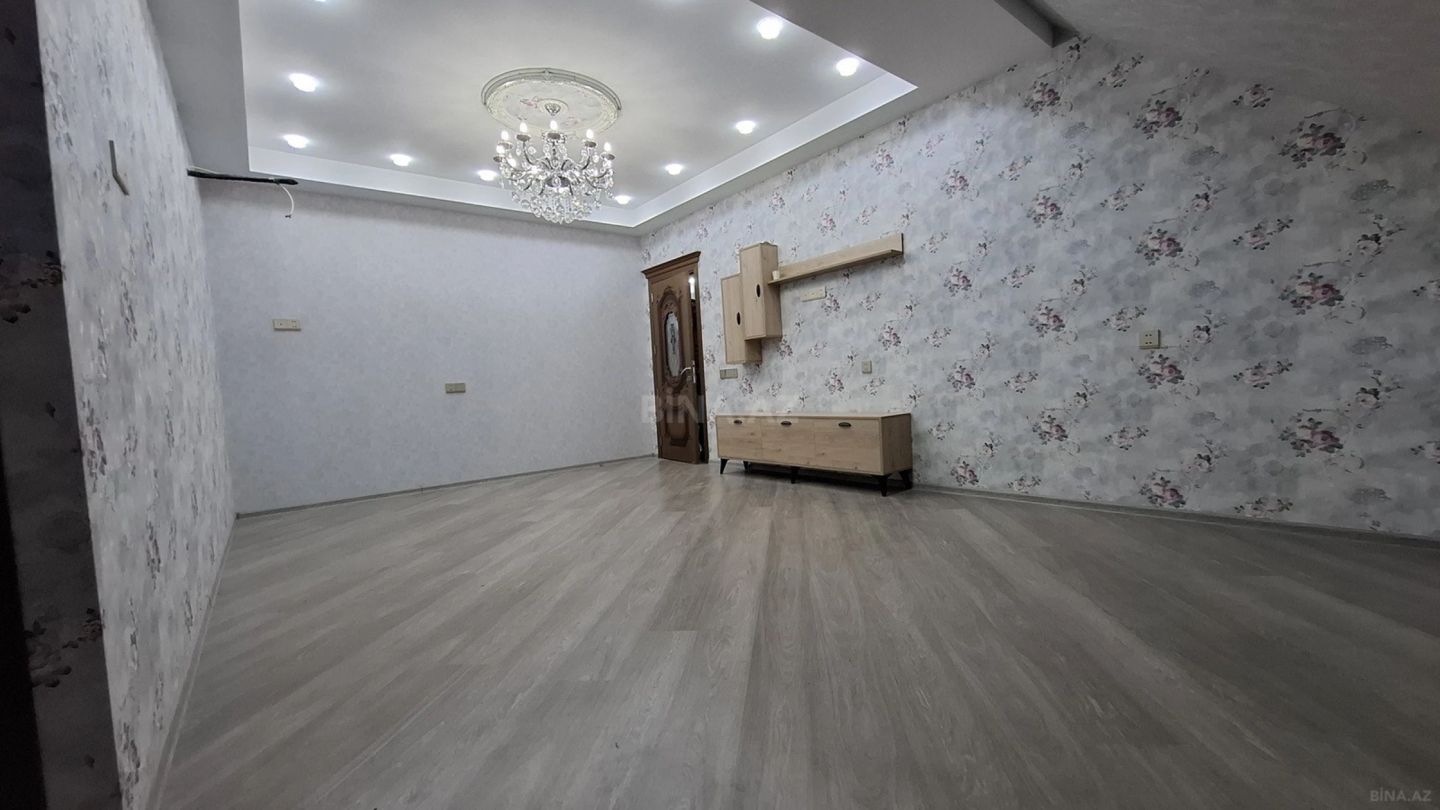Satılır 4 otaqlı mənzil 146 m²