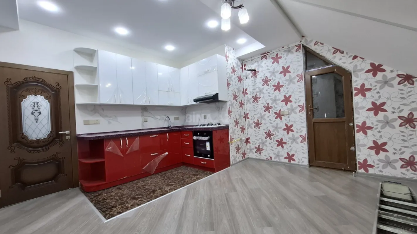 Satılır 4 otaqlı mənzil 146 m²
