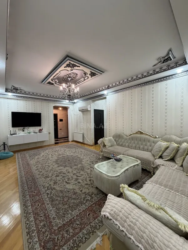 Satılır 4 otaqlı mənzil 135 m²
