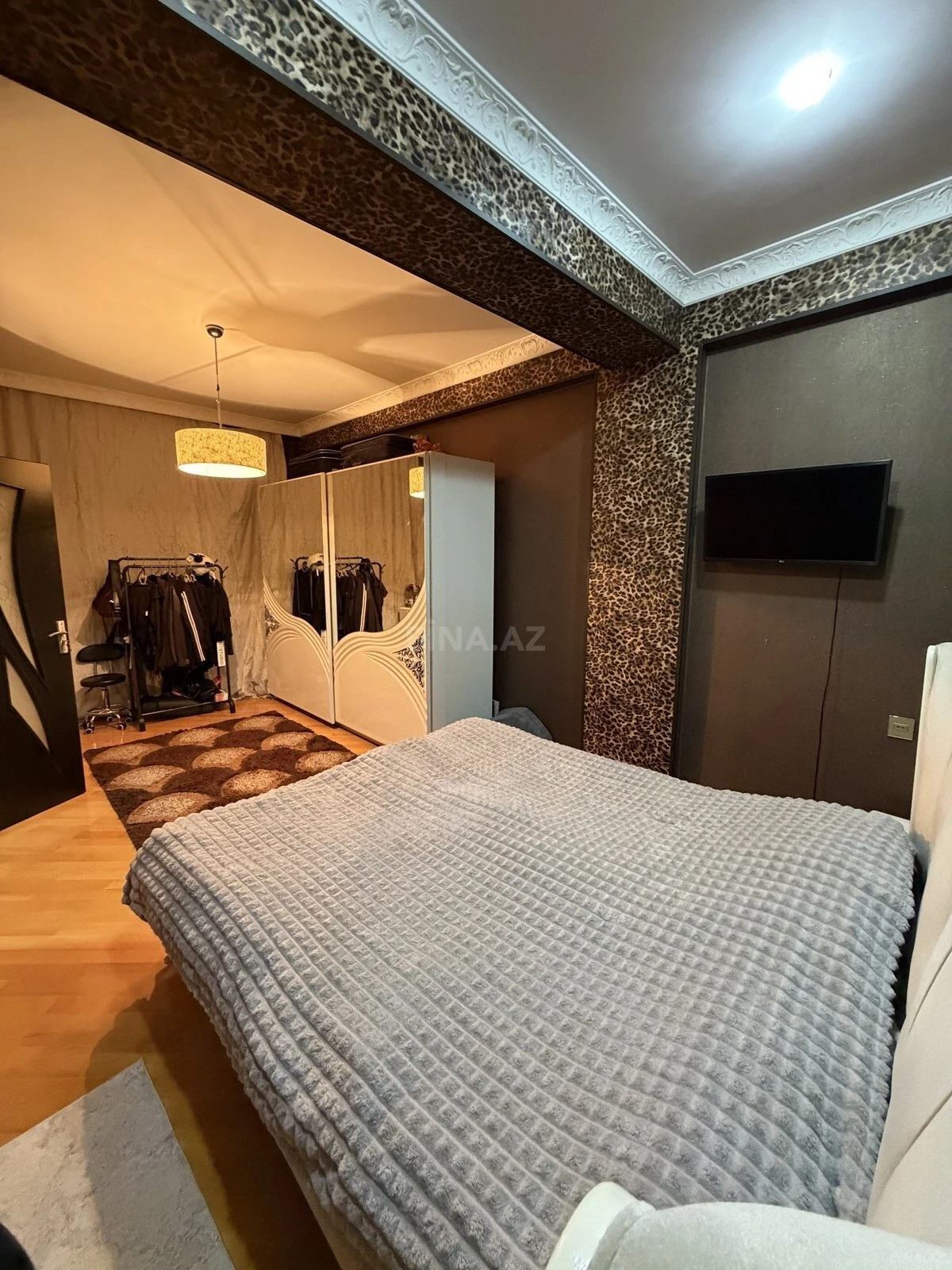 Satılır 4 otaqlı mənzil 135 m²