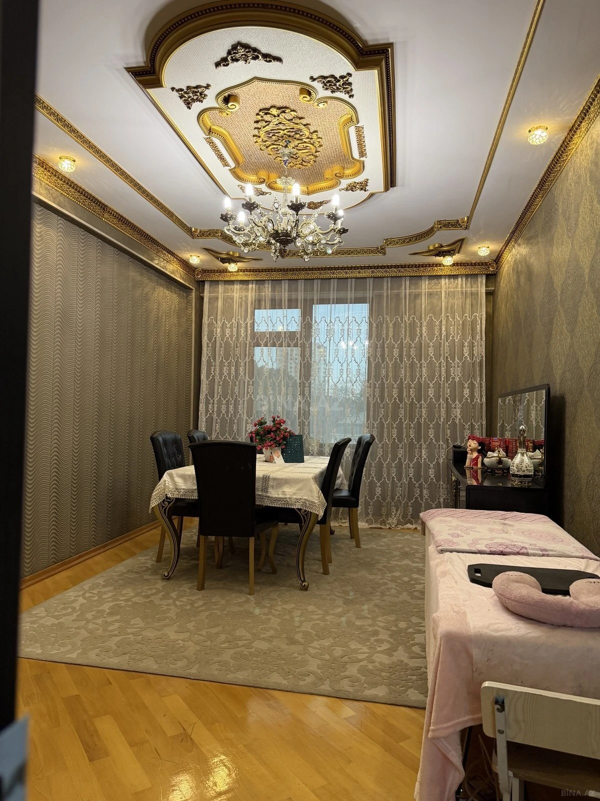 Satılır 4 otaqlı mənzil 135 m²