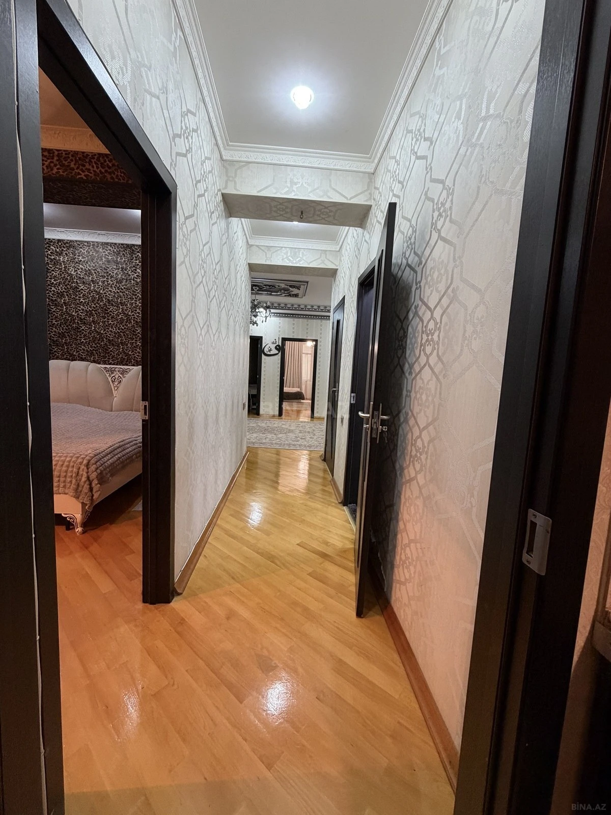 Satılır 4 otaqlı mənzil 135 m²
