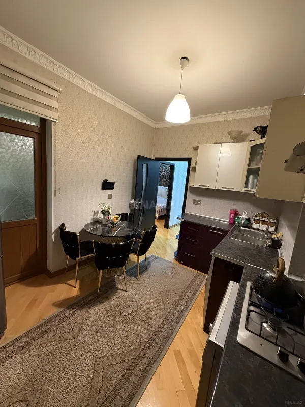 Satılır 4 otaqlı mənzil 135 m²