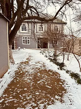 Satılır 5 otaqlı həyət evi 174 m²