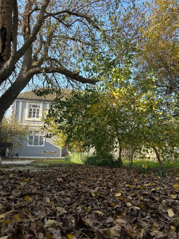 Satılır 5 otaqlı həyət evi 174 m²