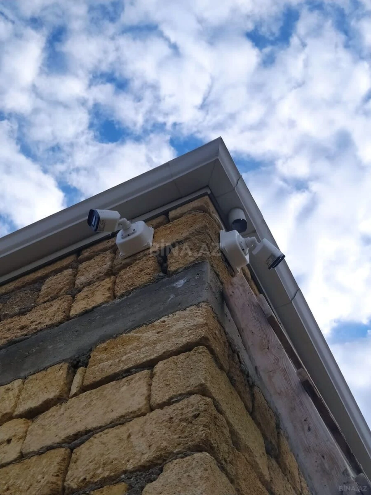 Satılır 4 otaqlı həyət evi 140 m²