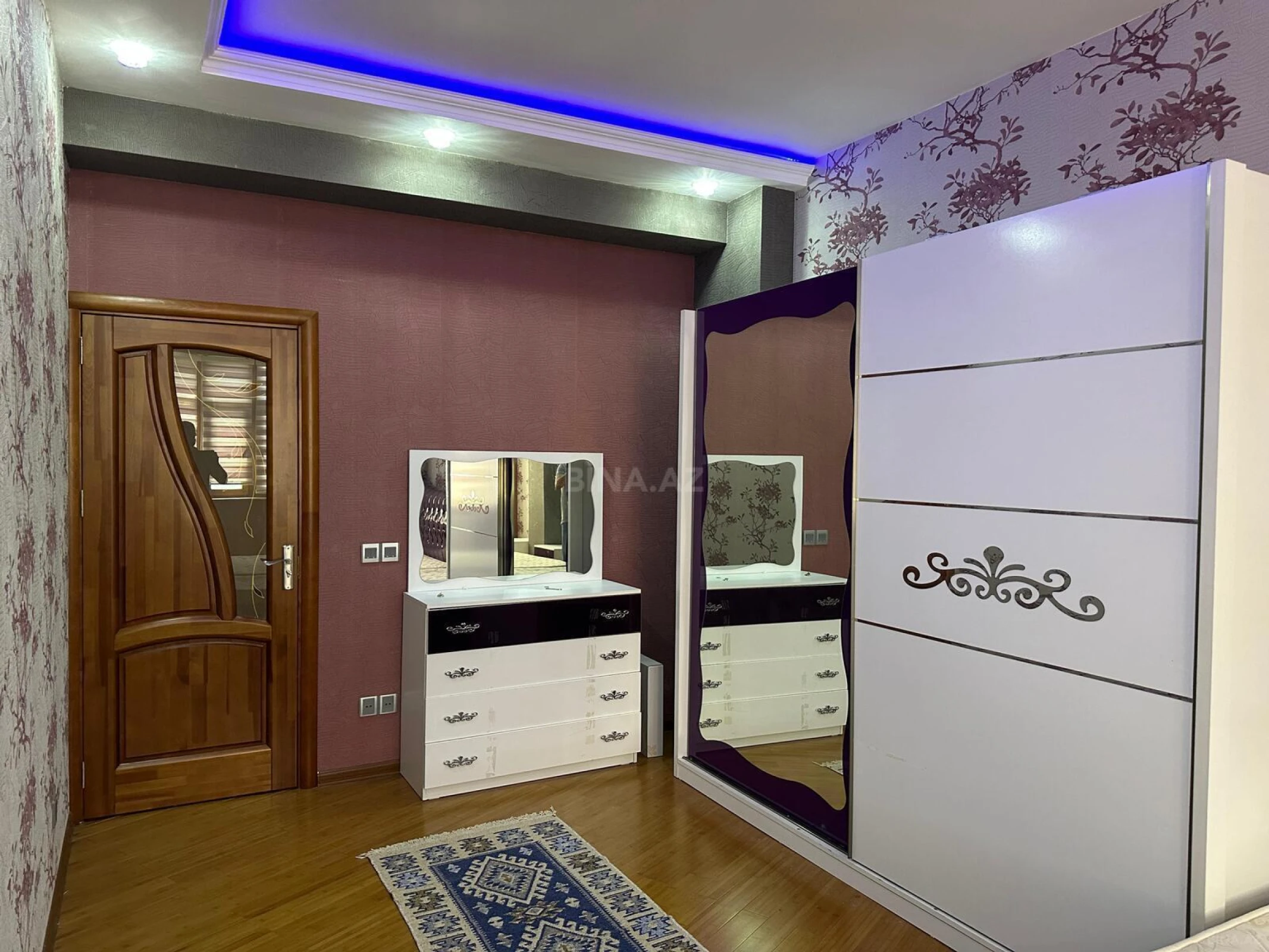 Kirayə verilir 2 otaqlı mənzil 100 m²