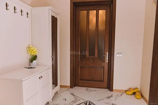 Kirayə verilir 7 otaqlı həyət evi 250 m²