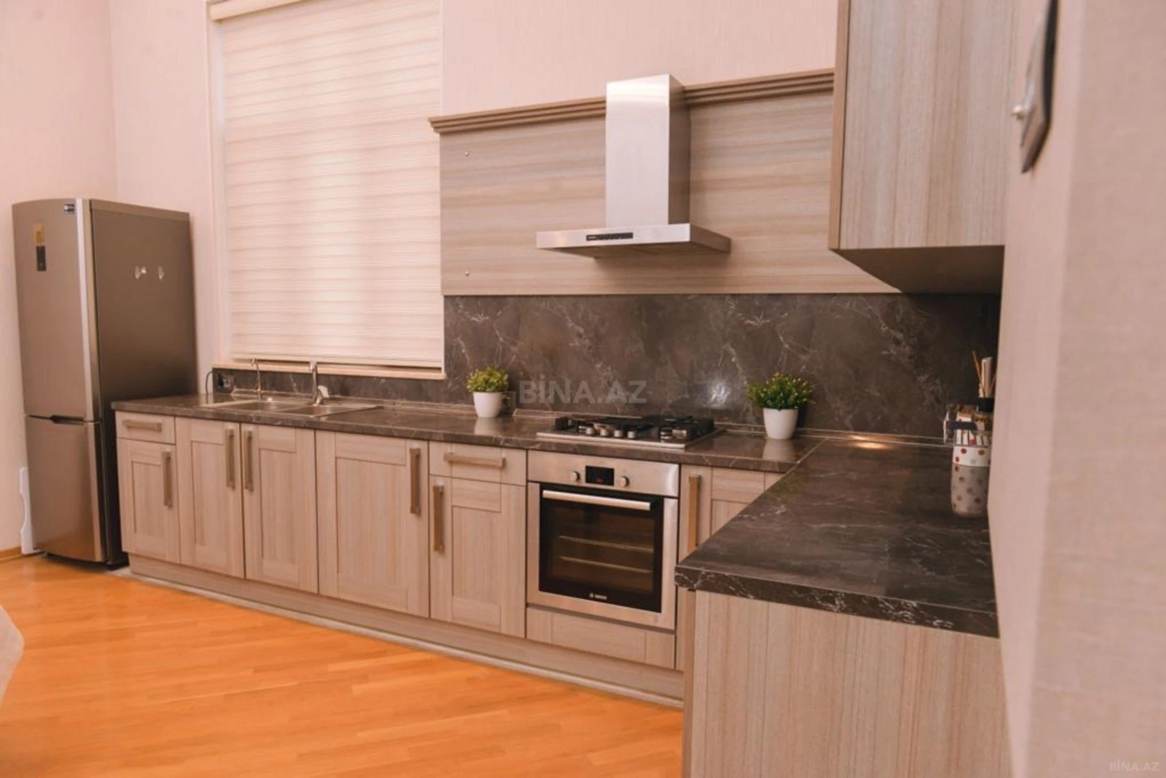 Kirayə verilir 7 otaqlı həyət evi 250 m²