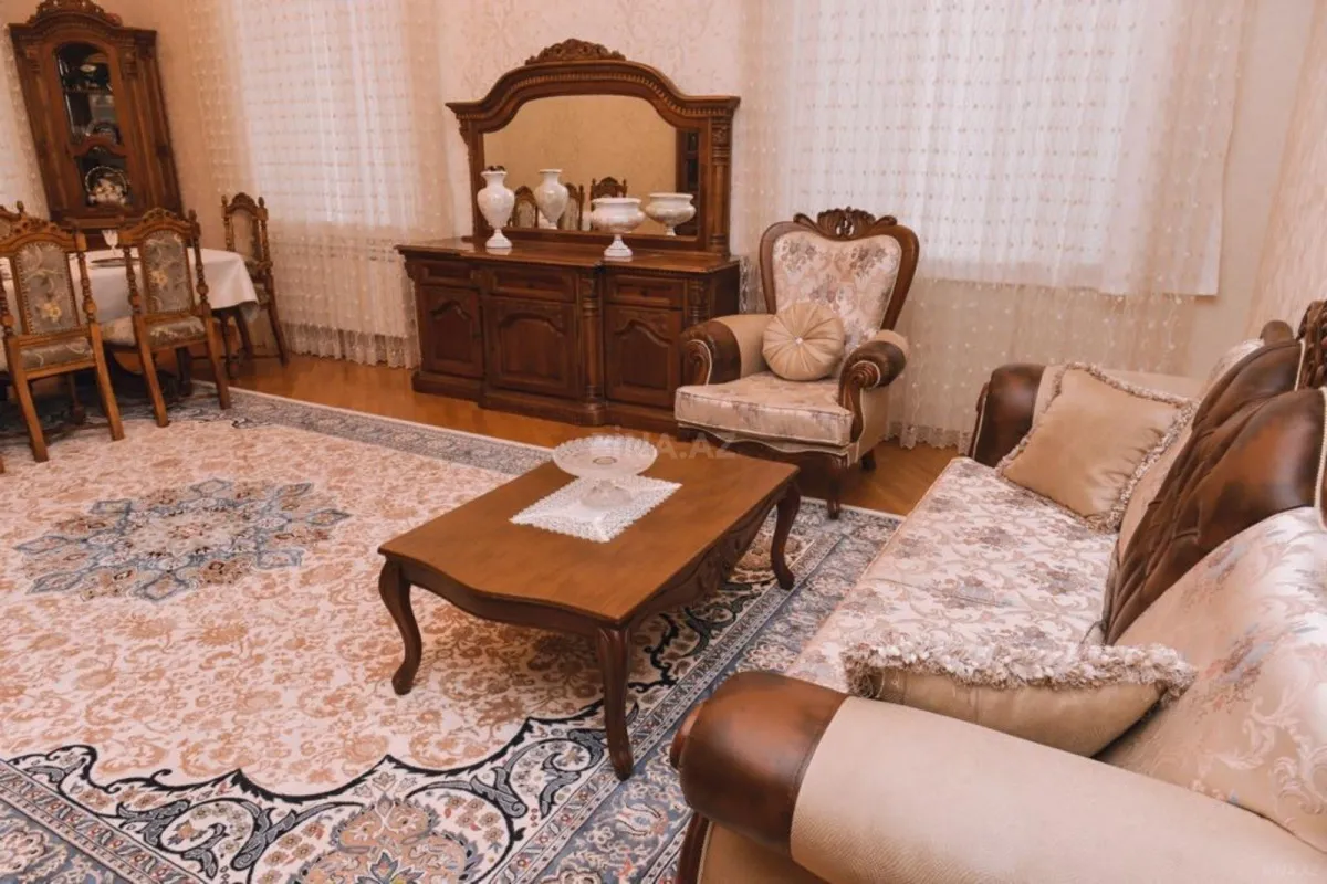 Kirayə verilir 7 otaqlı həyət evi 250 m²