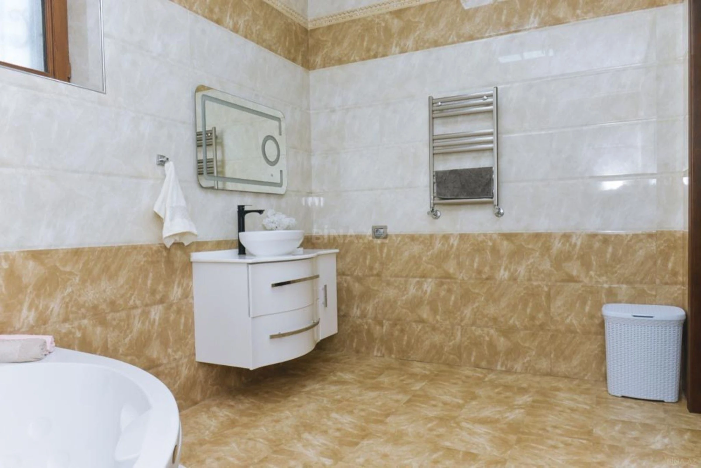 Kirayə verilir 7 otaqlı həyət evi 250 m²