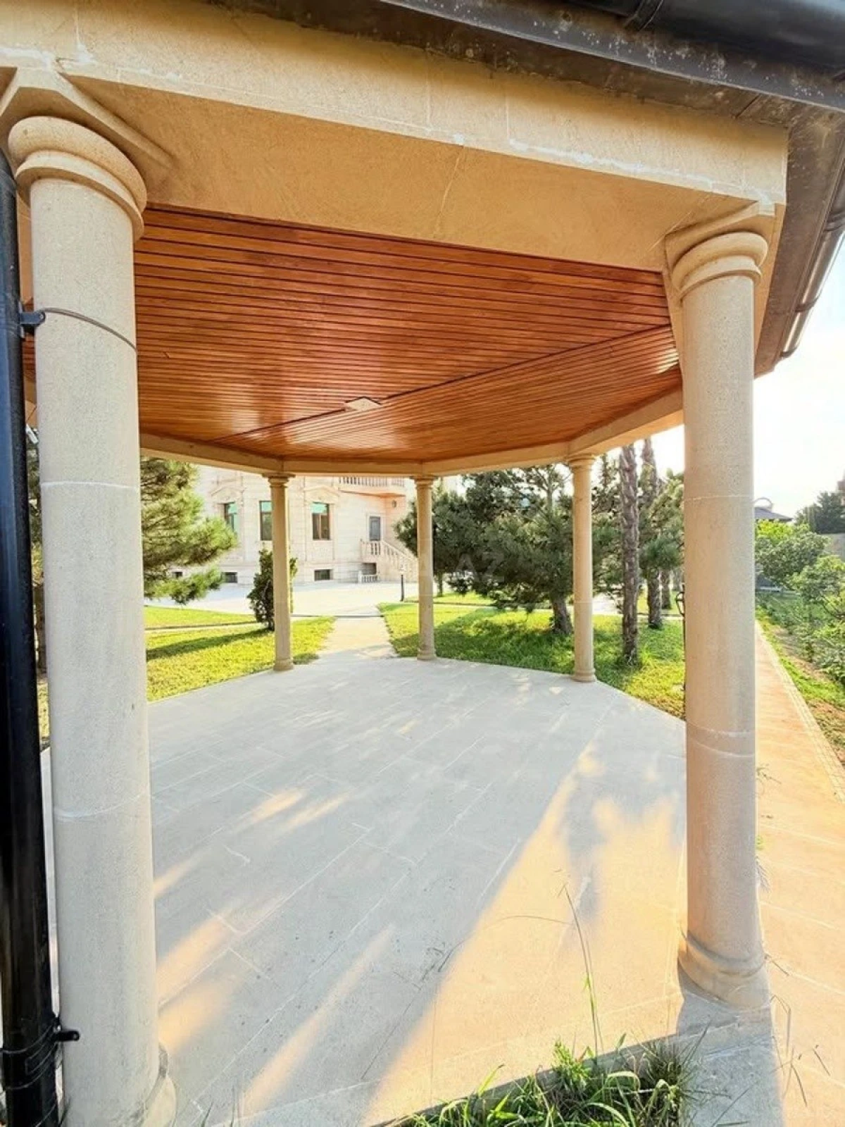 Kirayə verilir 6 otaqlı həyət evi 360 m²