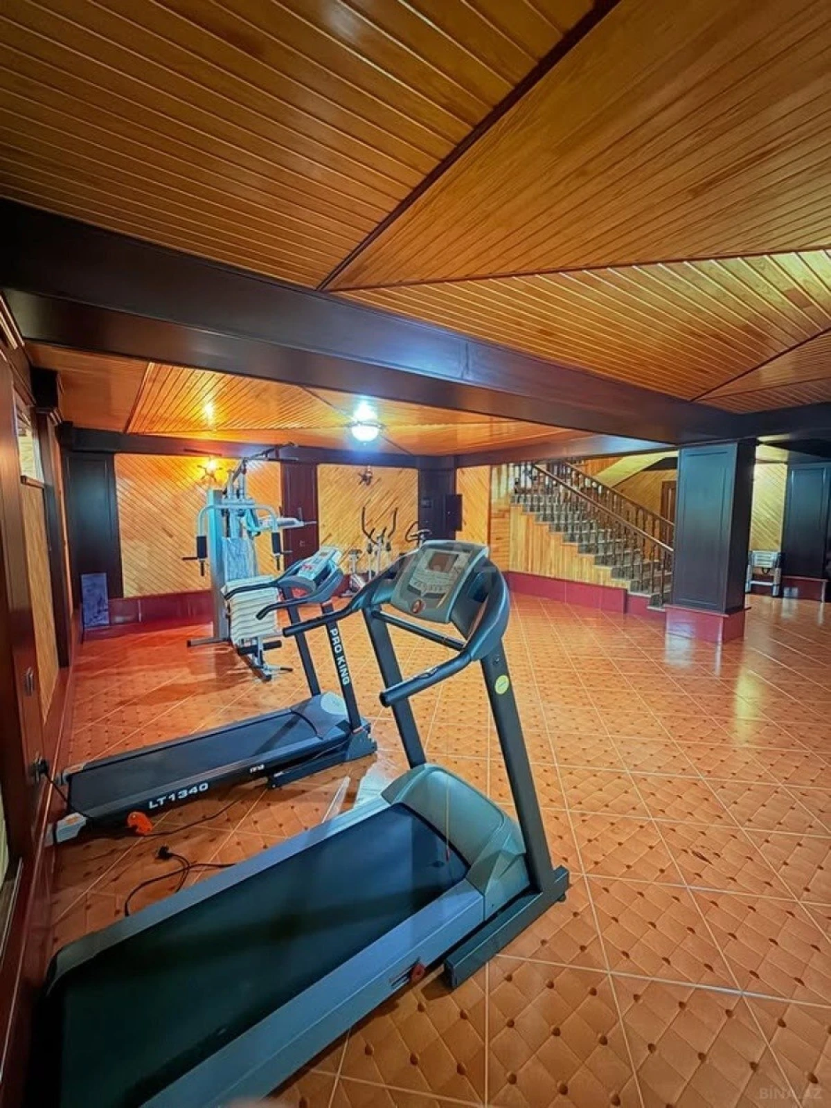 Kirayə verilir 6 otaqlı həyət evi 360 m²