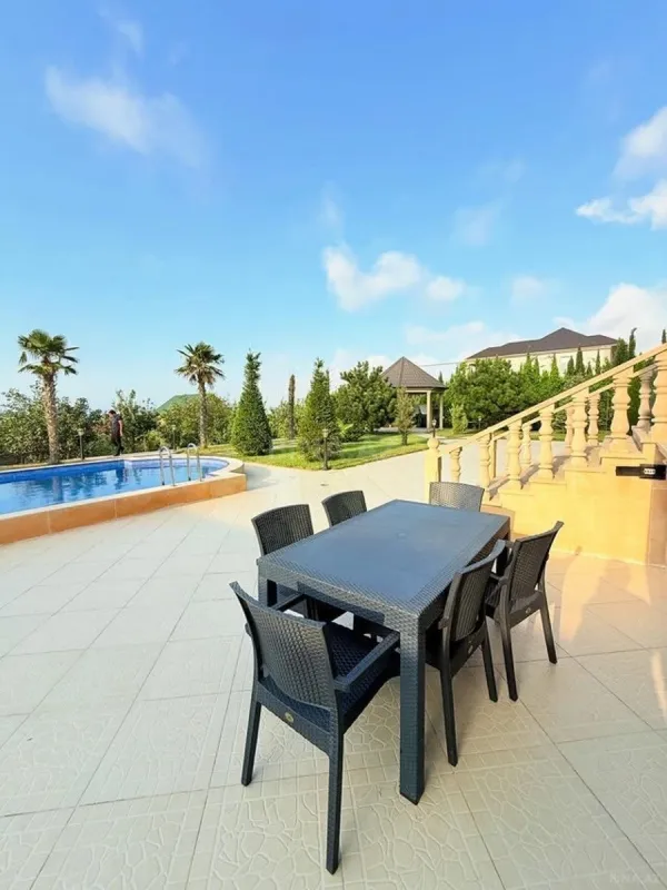 Kirayə verilir 6 otaqlı həyət evi 360 m²