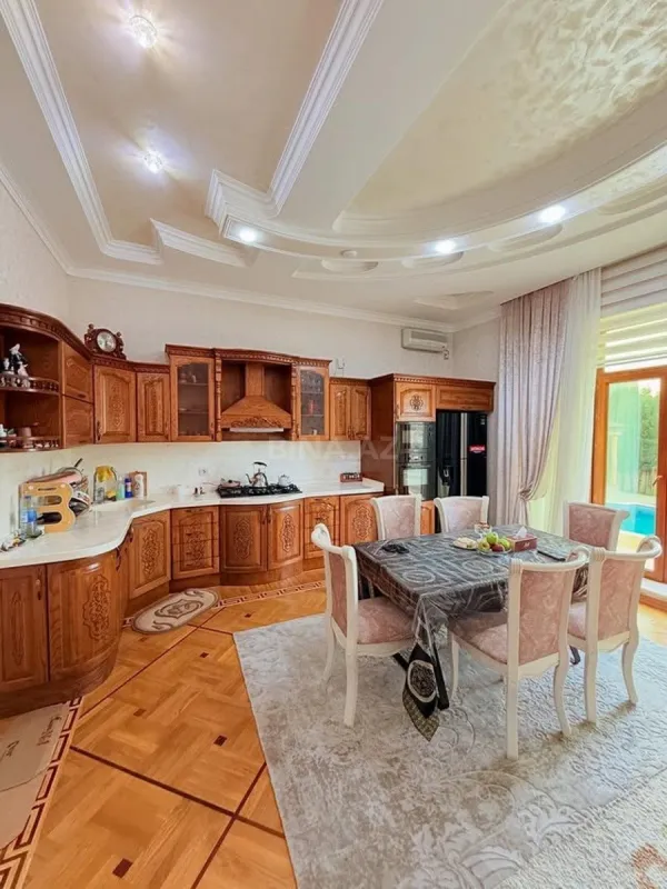Kirayə verilir 6 otaqlı həyət evi 360 m²