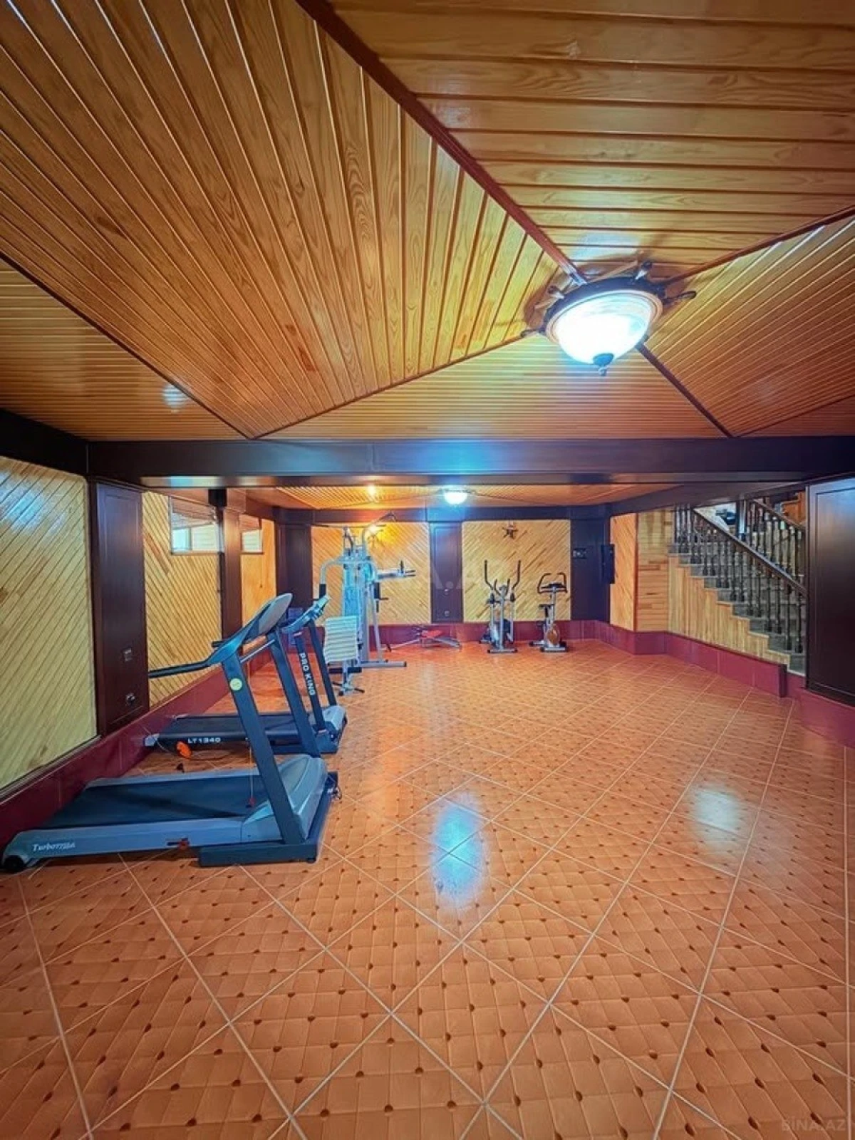 Kirayə verilir 6 otaqlı həyət evi 360 m²