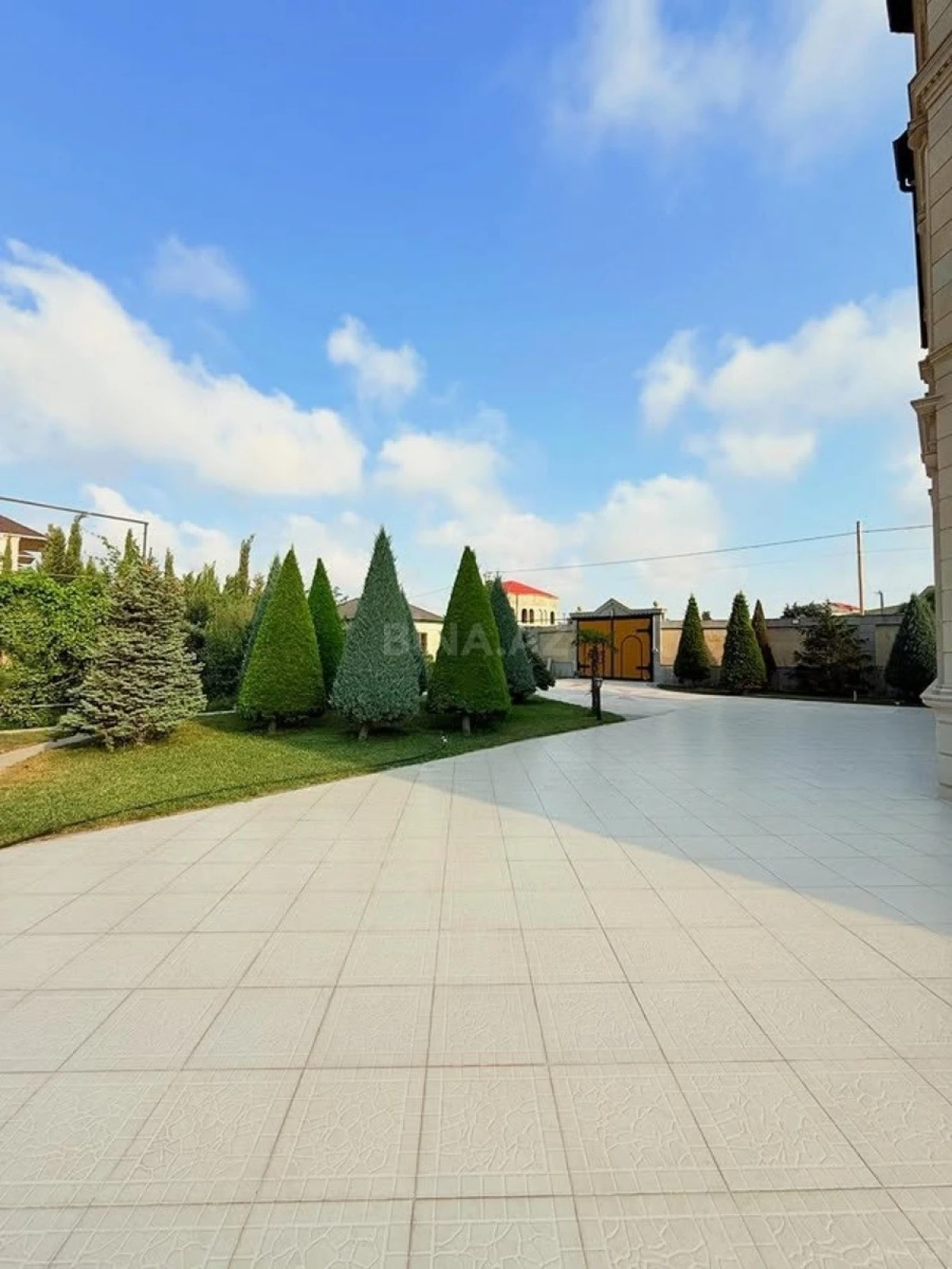 Kirayə verilir 6 otaqlı həyət evi 360 m²