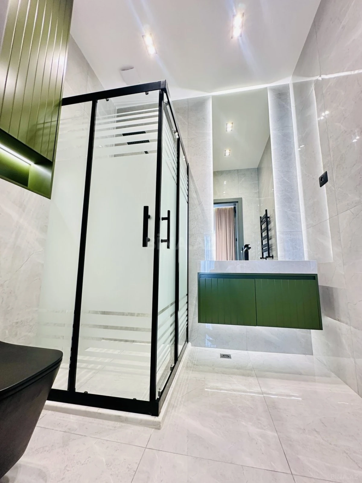 Satılır 5 otaqlı həyət evi 300 m²