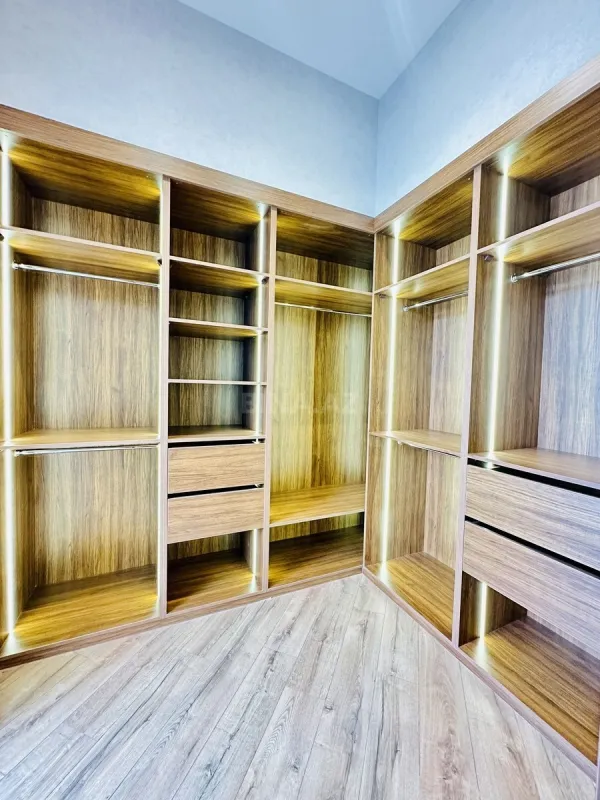 Satılır 5 otaqlı həyət evi 300 m²