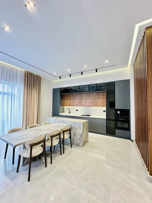 Satılır 5 otaqlı həyət evi 300 m²