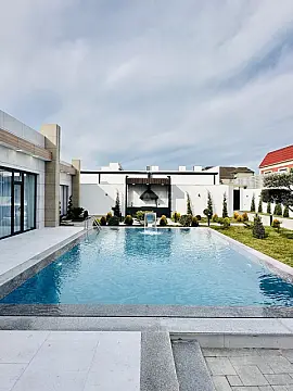 Satılır 5 otaqlı həyət evi 300 m²