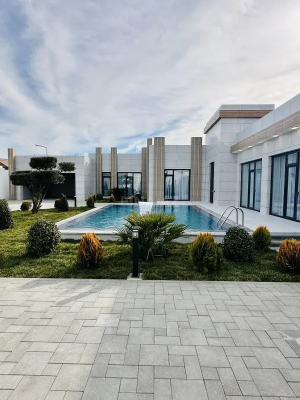 Satılır 5 otaqlı həyət evi 300 m²