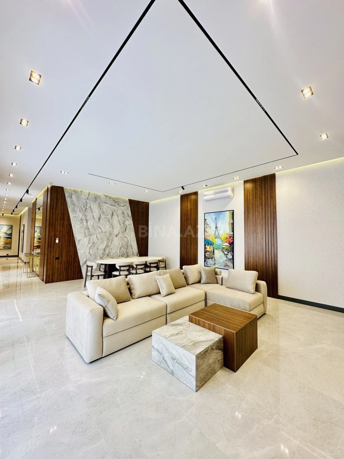 Satılır 5 otaqlı həyət evi 300 m²