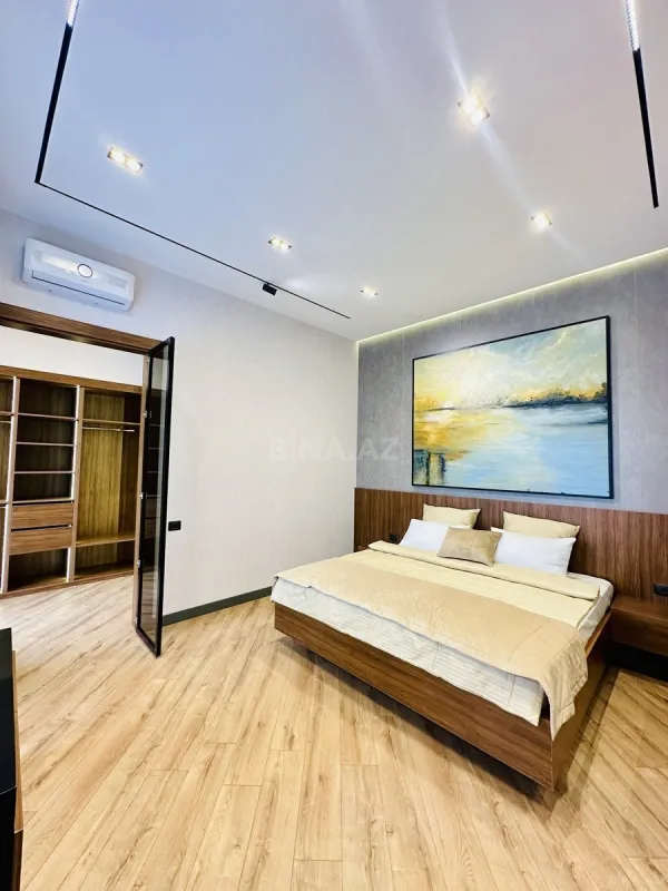 Satılır 5 otaqlı həyət evi 300 m²