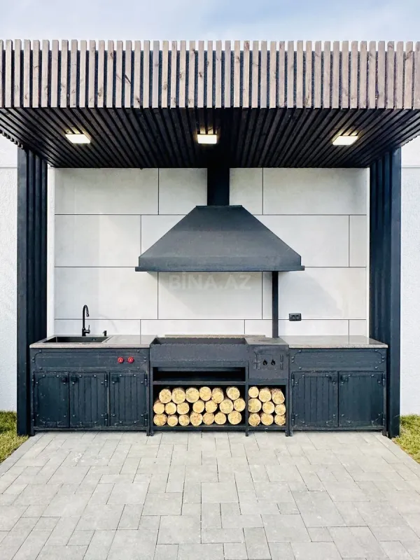 Satılır 5 otaqlı həyət evi 300 m²