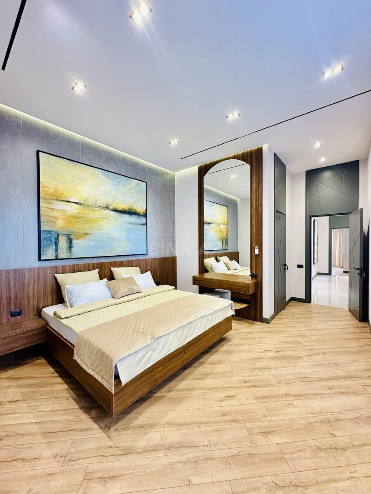 Satılır 5 otaqlı həyət evi 300 m²