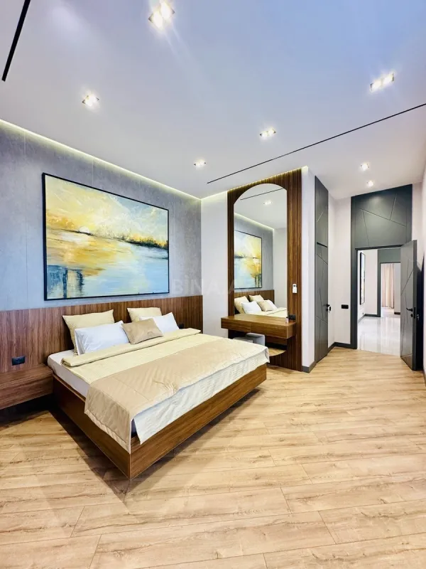 Satılır 5 otaqlı həyət evi 300 m²