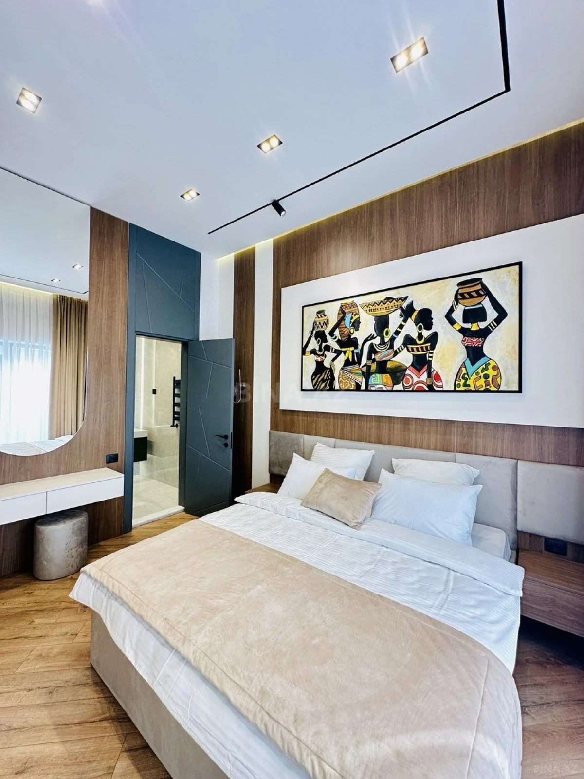 Satılır 5 otaqlı həyət evi 300 m²