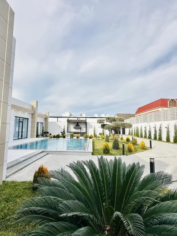 Satılır 5 otaqlı həyət evi 300 m²