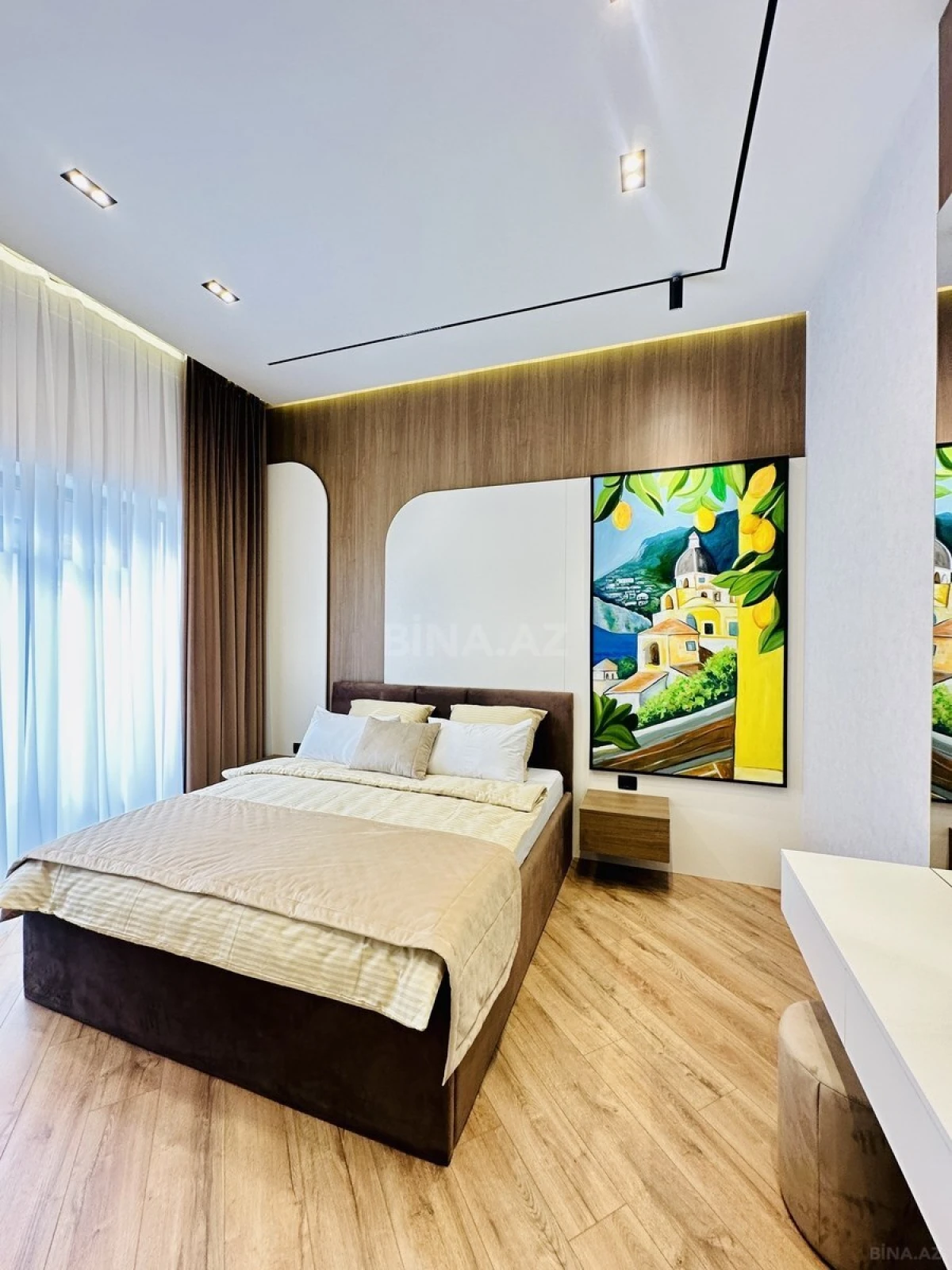 Satılır 5 otaqlı həyət evi 300 m²