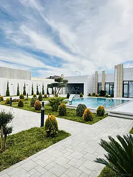 Satılır 5 otaqlı həyət evi 300 m²
