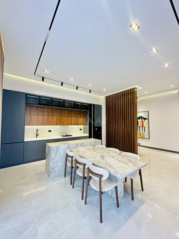 Satılır 5 otaqlı həyət evi 300 m²