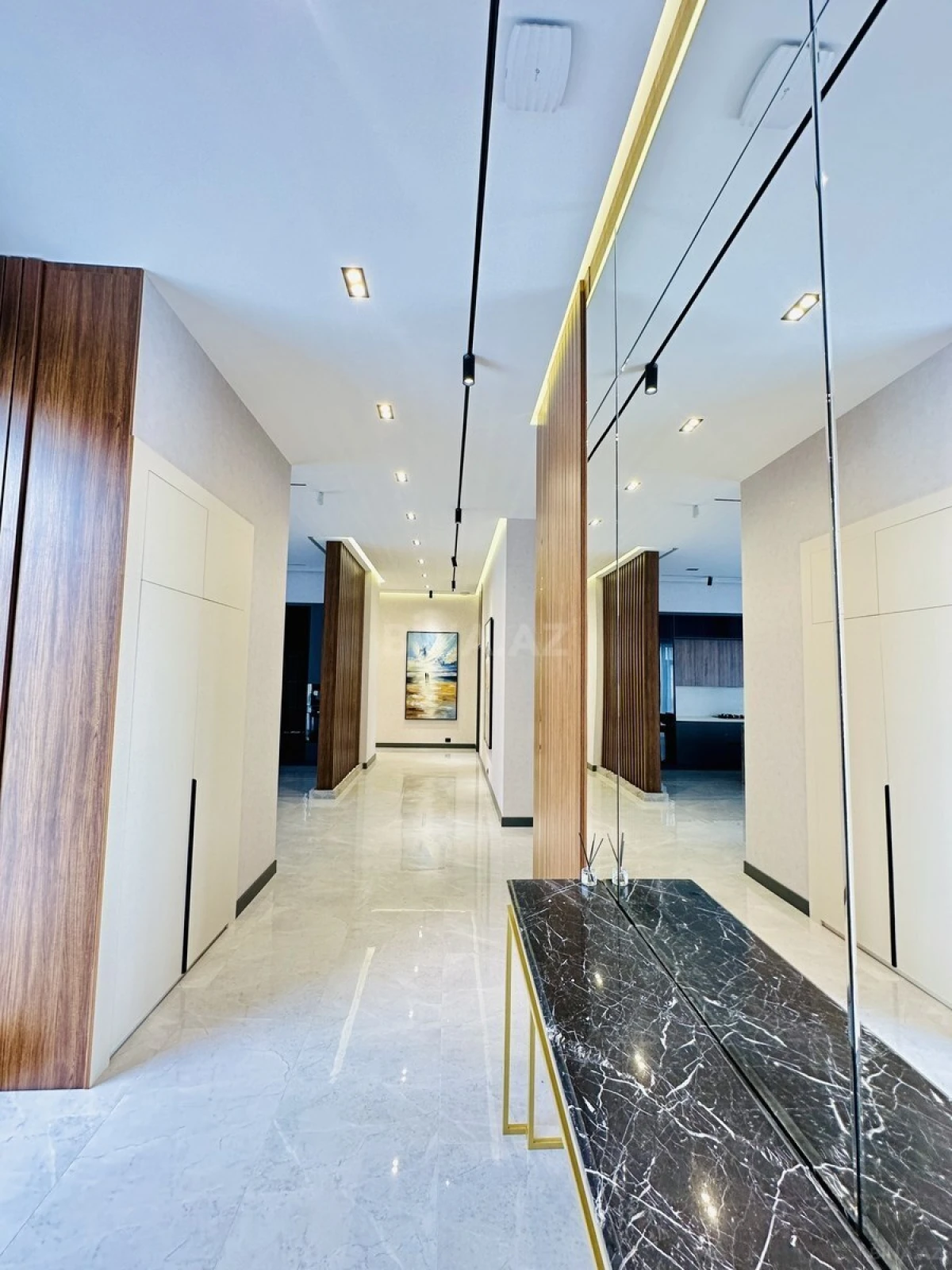 Satılır 5 otaqlı həyət evi 300 m²