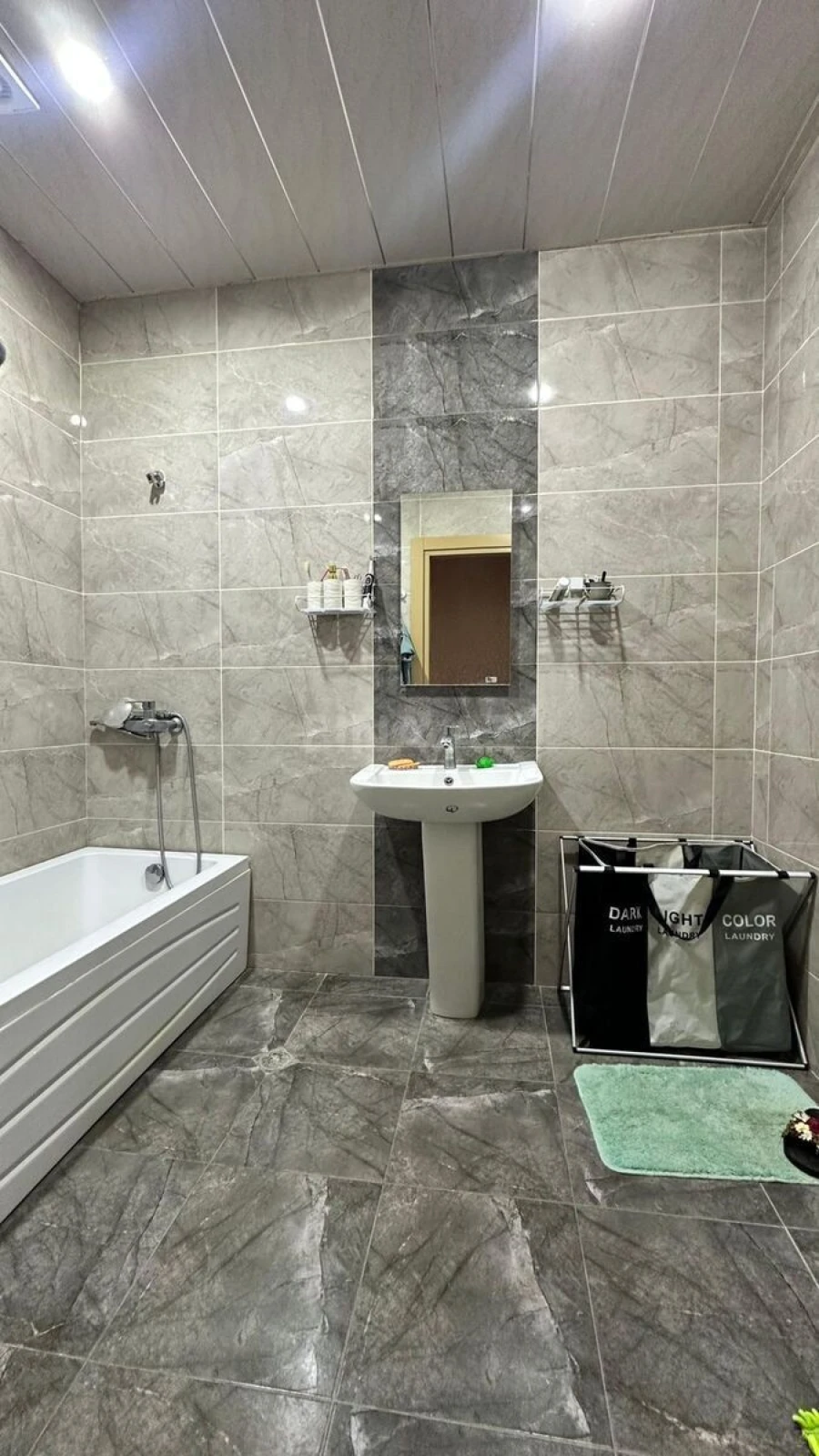Satılır 2 otaqlı mənzil 104 m²