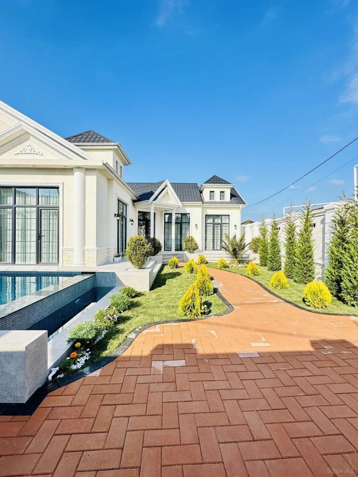 Satılır 4 otaqlı həyət evi 208 m²