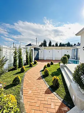 Satılır 4 otaqlı həyət evi 208 m²